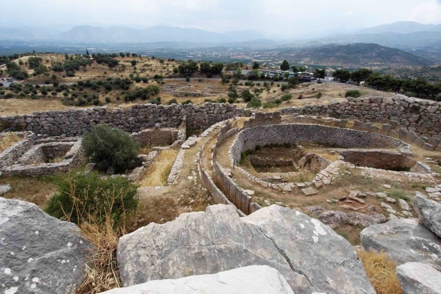 burial grave mycenae